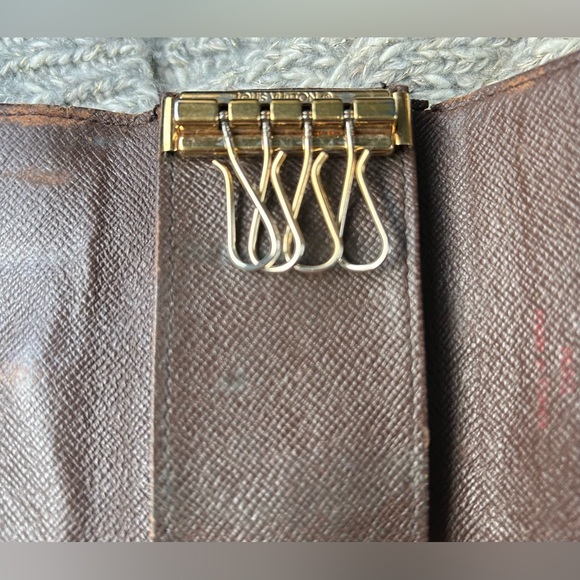 Louis Vuitton Damier Ebene Multicles 4 Key Holder - Picture 12 of 15